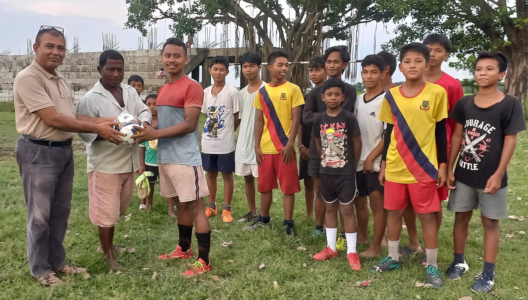 KG Gelal Foundation Donates Football to Youths of Dhuraha Tole, Ramdhuni-09